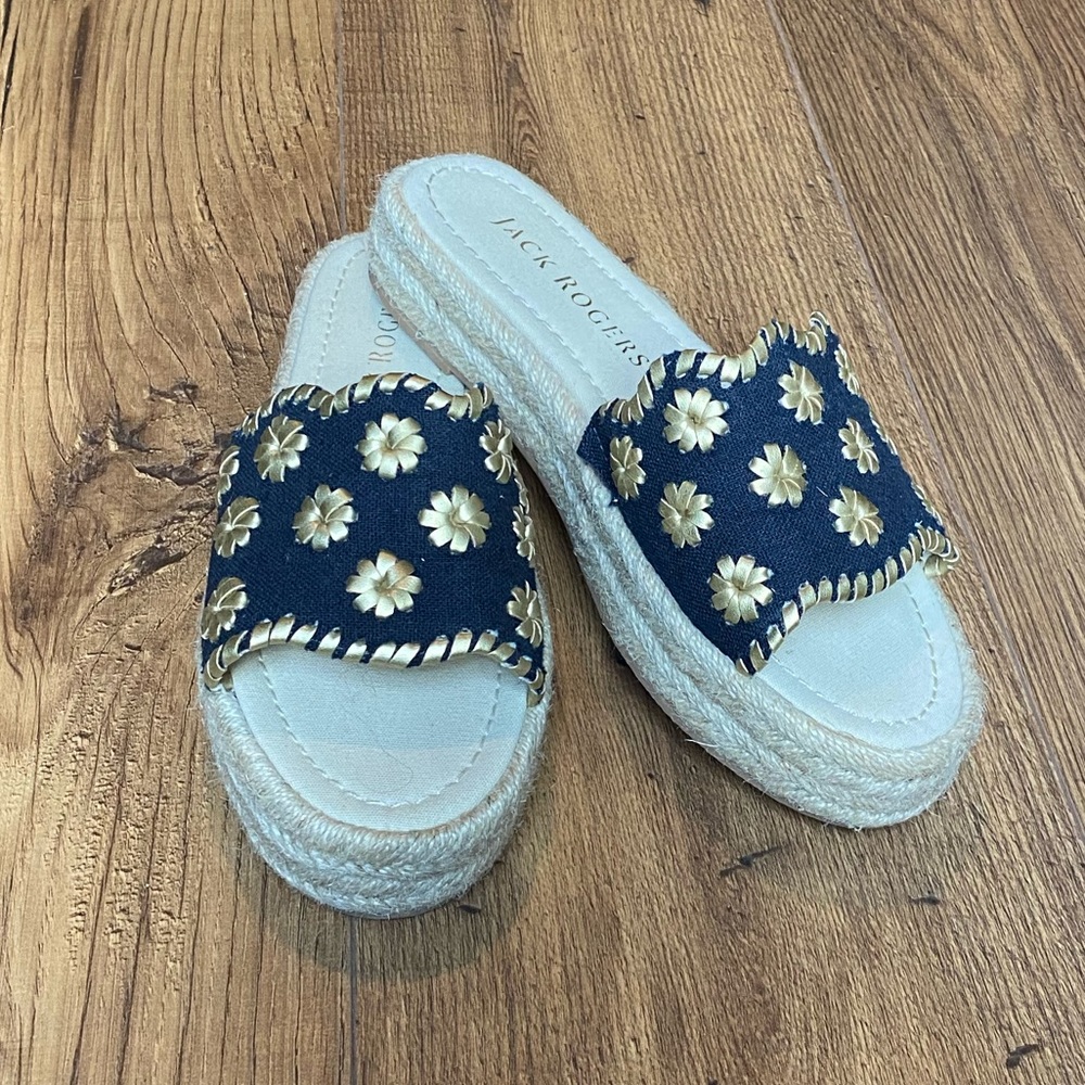 Like new! Jack Rogers navy and metallic gold espadrille sandals slides size 7.5
